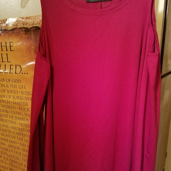Long sleeve cold shoulder shirt - Picture 1 of 3